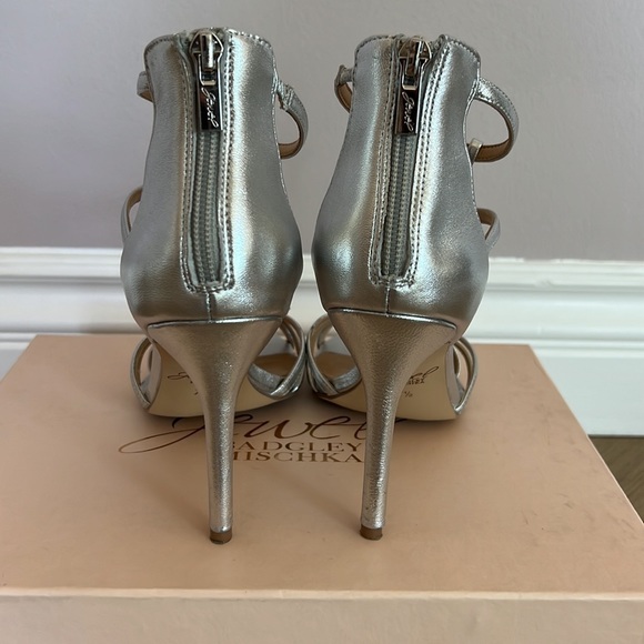 Jewel by Badgley Mischka Hazel II silmet silver sandal - Picture 3 of 6